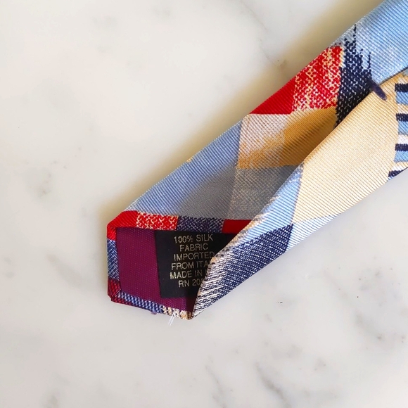 NWOT. Sheaf & Caber 100% Italian Silk Tie with Multicolor Design Pattern. - Picture 5 of 5